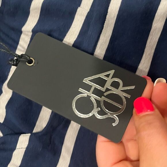 NWT Chaser Navy White Striped Tank Top Scoop Neck Size S - Picture 4 of 6